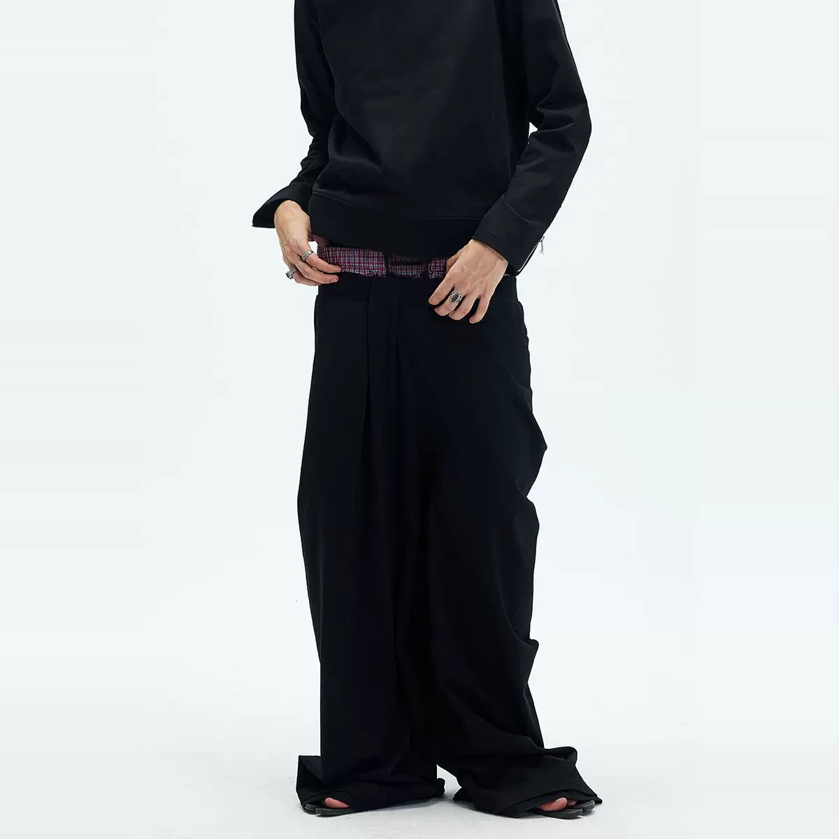 ASYMMETRIC DRAPE BAGGY SWEATPANTS