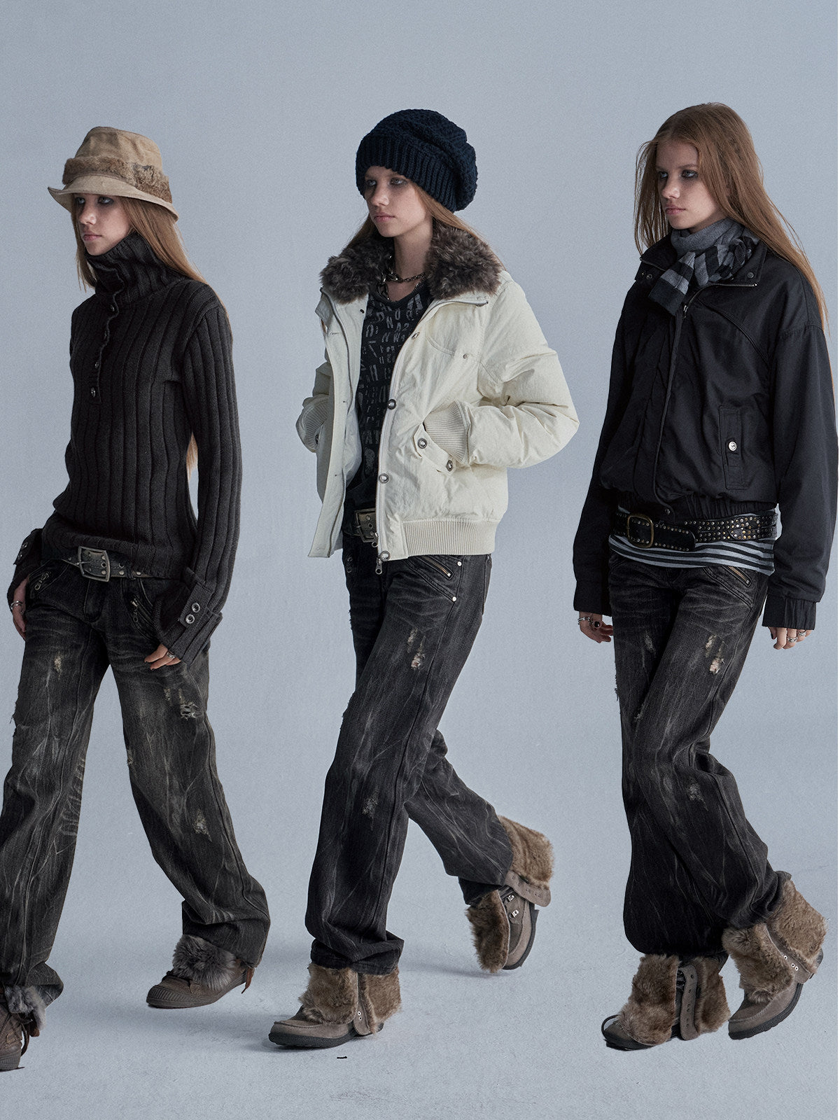 LOW RISE STRAIGHT MULTI-POCKET JEANS