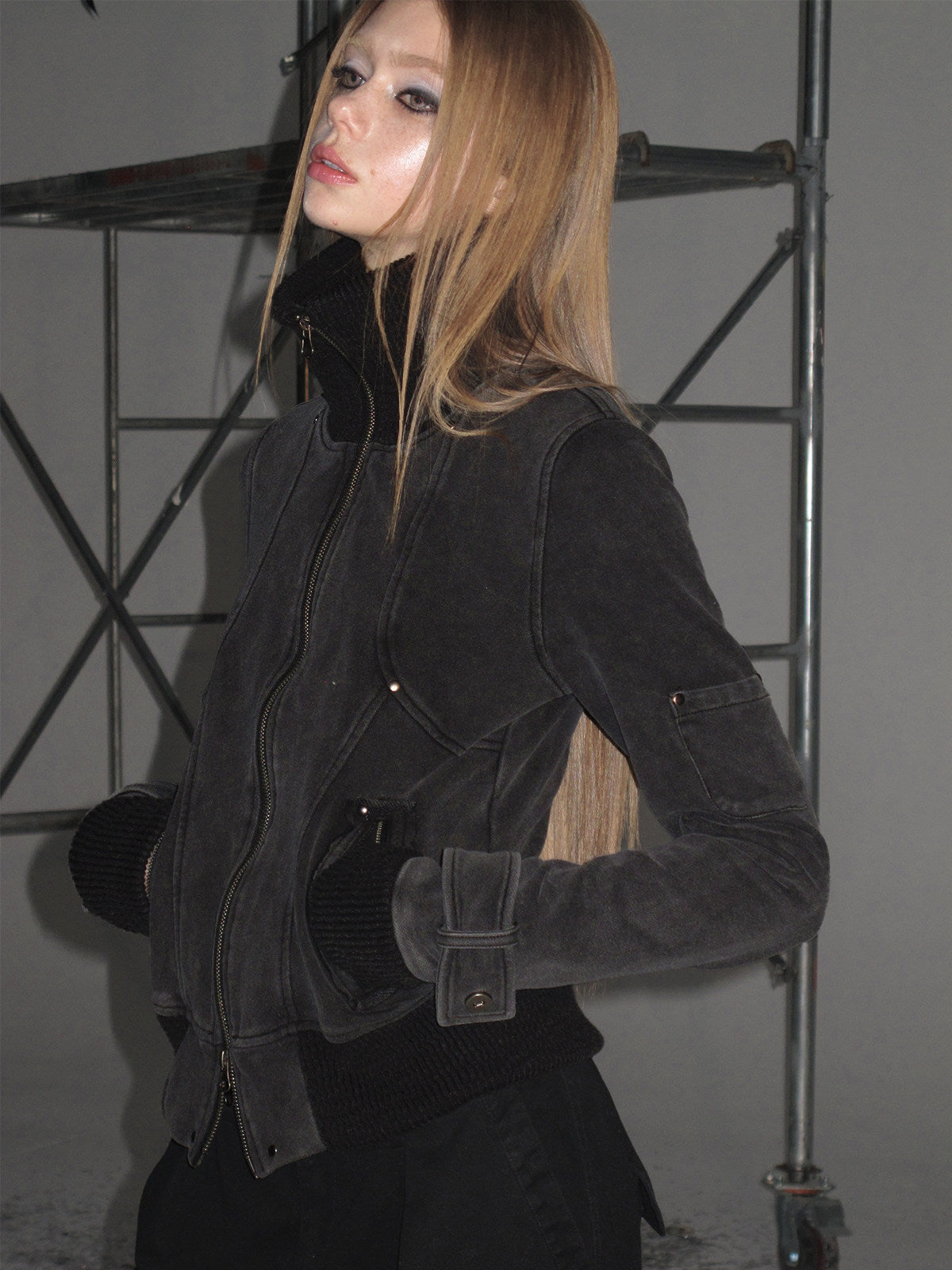 WASH-FADED RAW-TRIM ZIP SWEATSHIRT