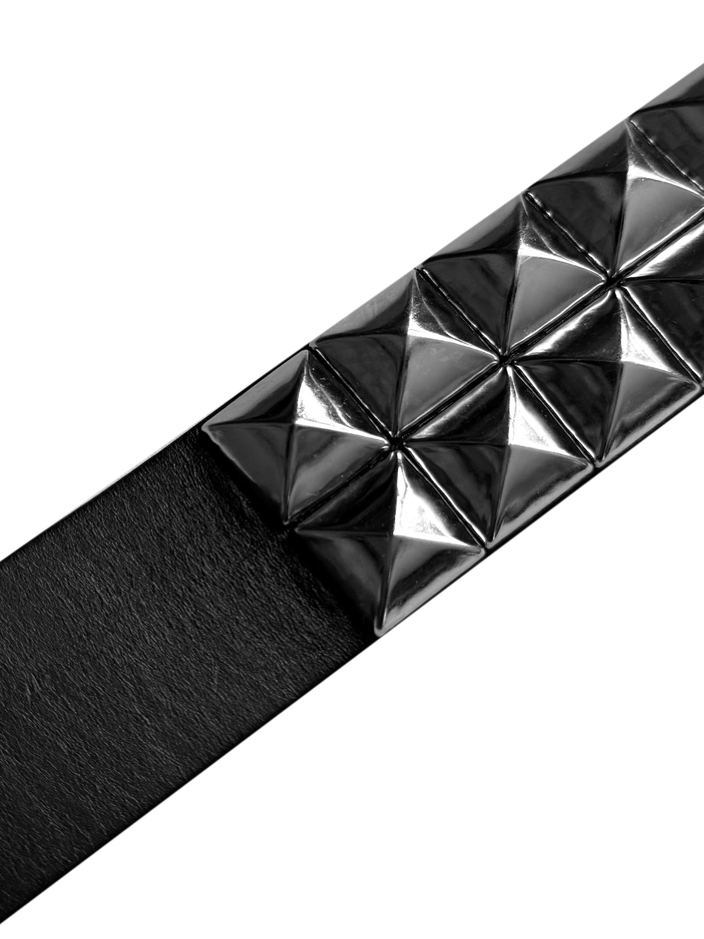 TREE BARK TEXTURED RIVET BELT