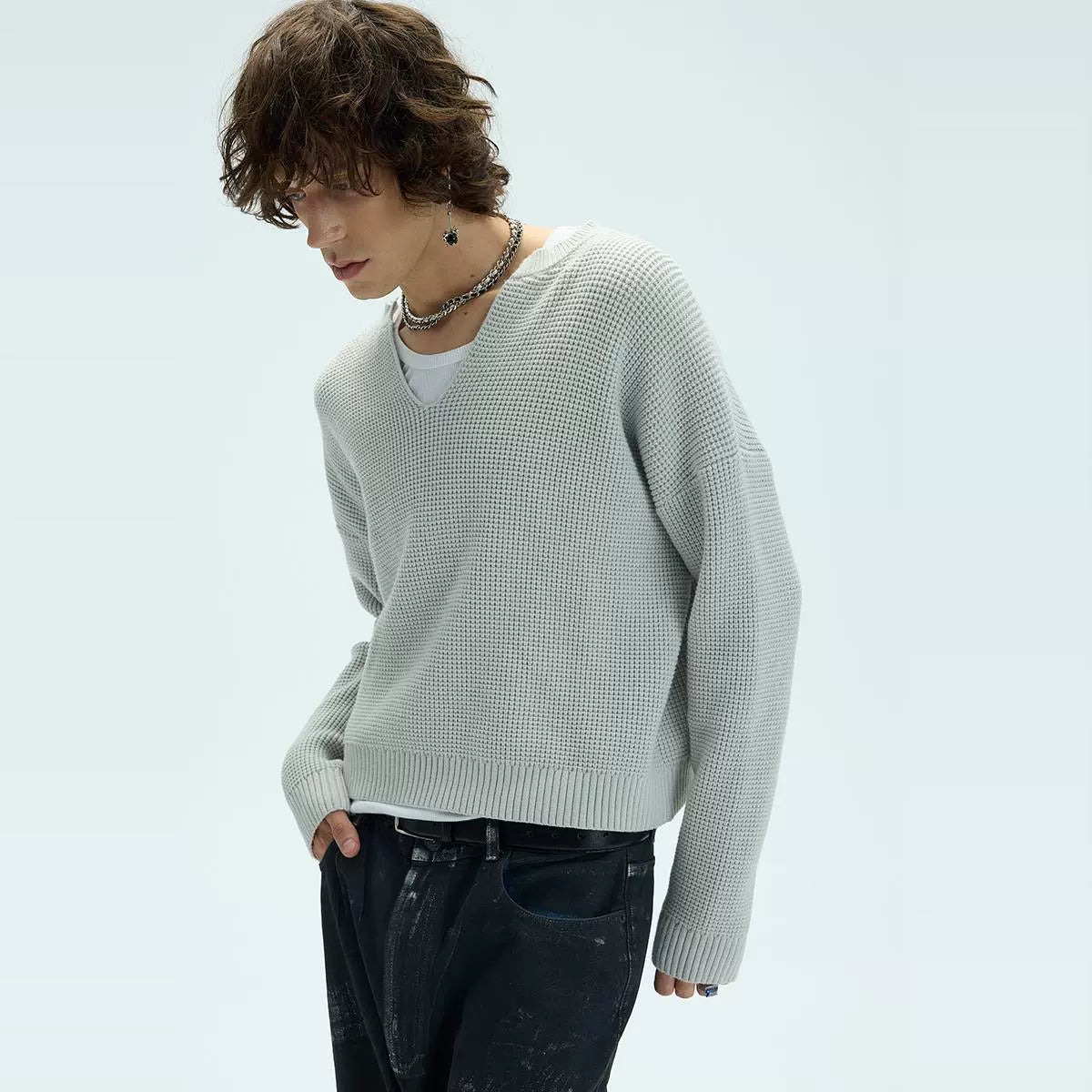 LOOSE TRICOLOR V-NECK SWEATER