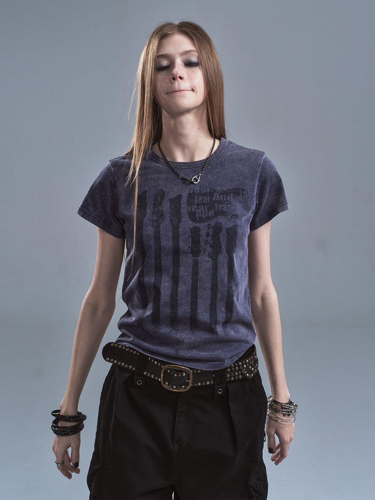 FADED BASS PRINT SPLIT TEE