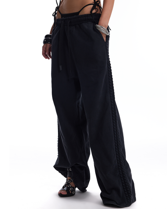 DISTRESSED RIVET BAGGY SWEATPANTS