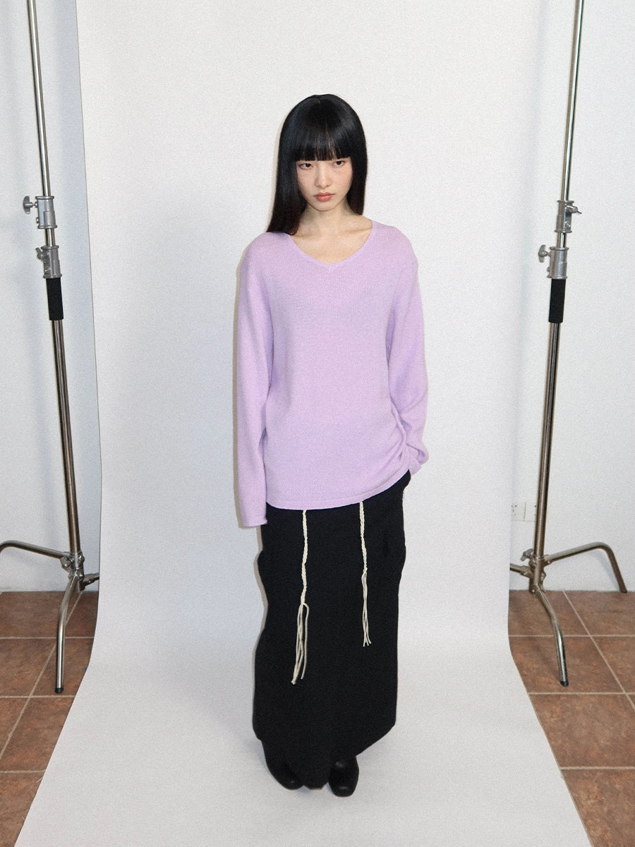 SOLID COLOR KNIT V-NECK SWEATER