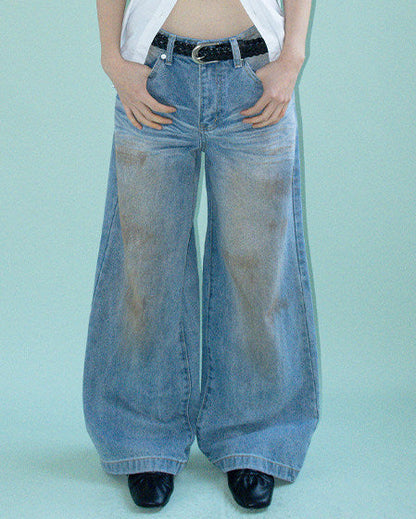 MID RISE CAT WHISKER FADED STRAIGHT LEG JEANS