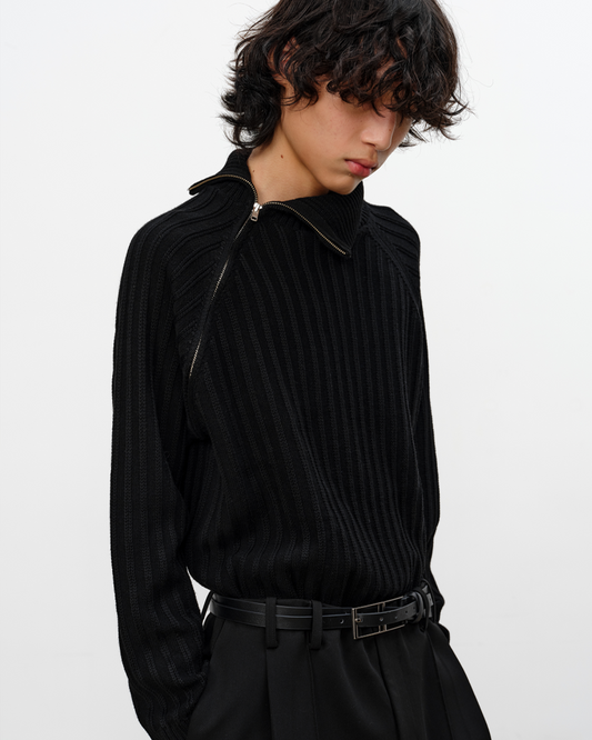 OBLIQUE ZIP TURTLENECK SWEATER