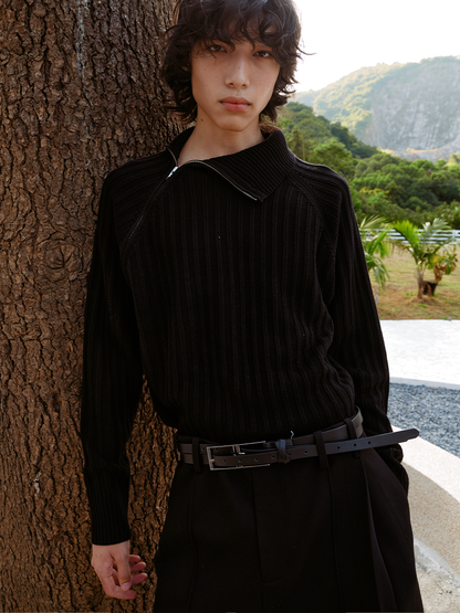 OBLIQUE ZIP TURTLENECK SWEATER
