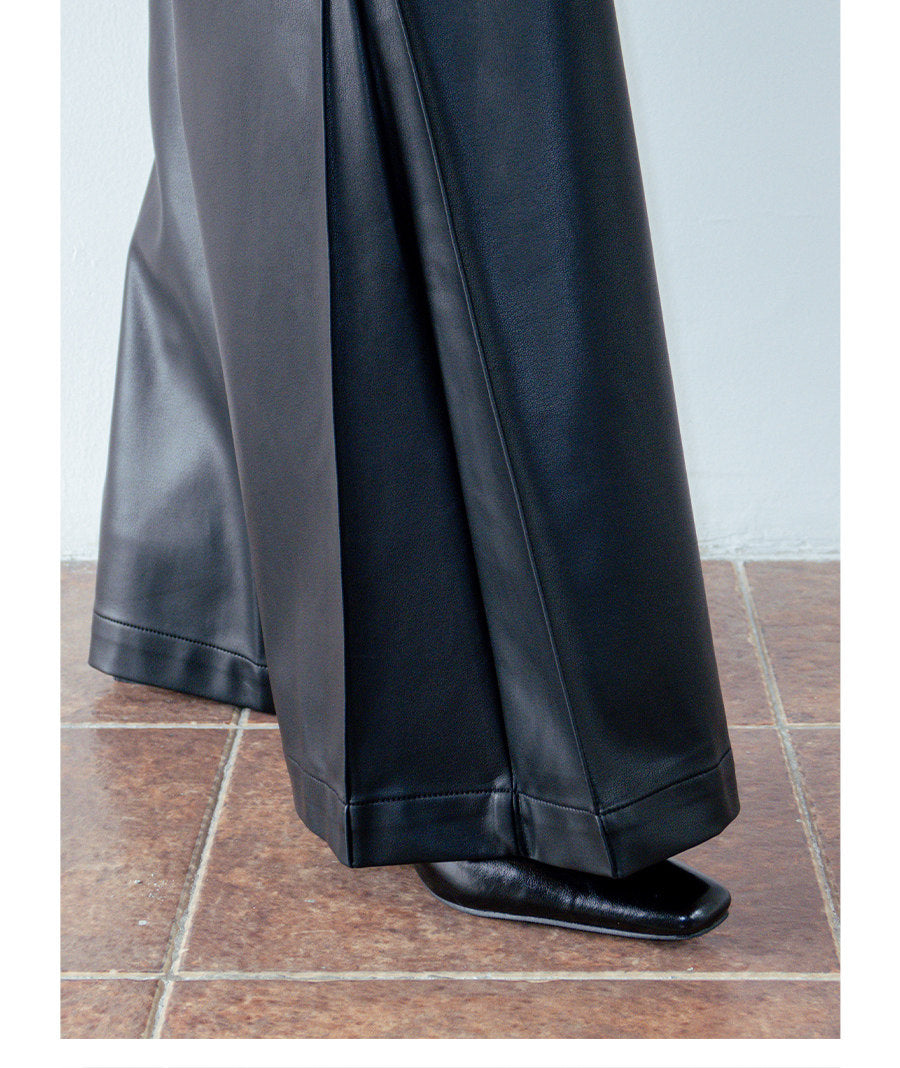 FAUX LEATHER PLEATED SLACKS